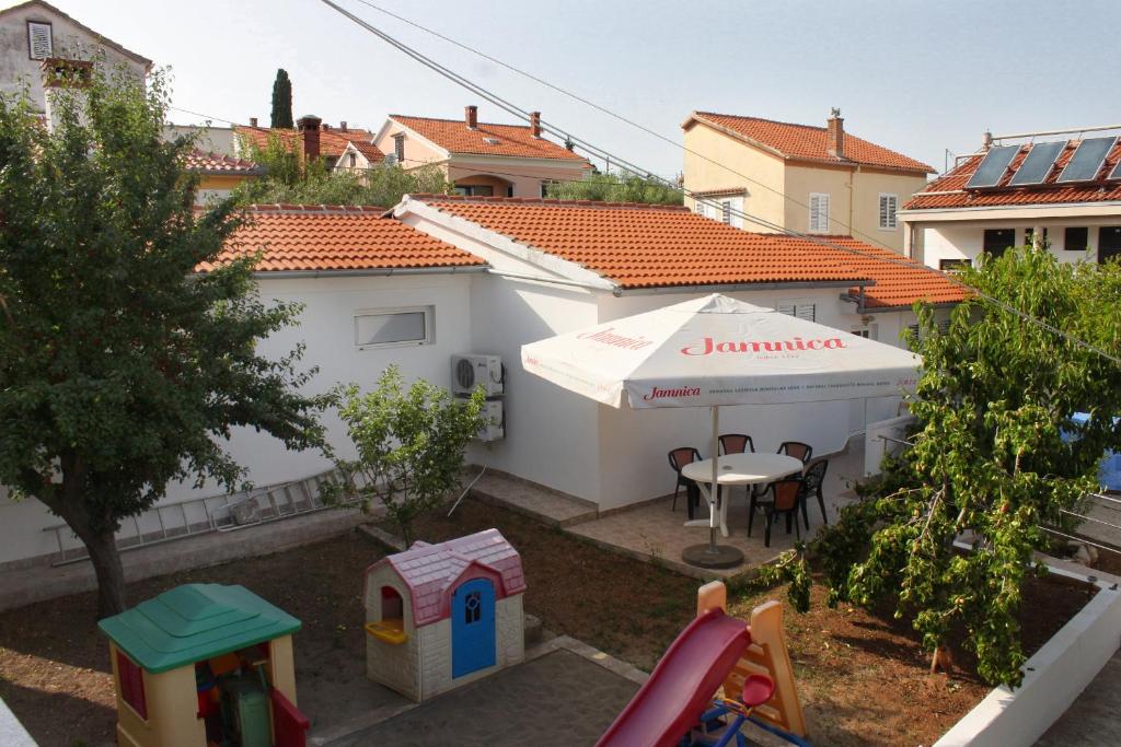 Family friendly seaside apartments Preko, Ugljan – 8232